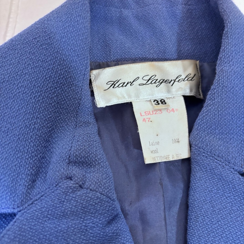 Vintage Karl Lagerfeld, 🇫🇷
Wool Blazer w incredible gold+blue buttons 
 38